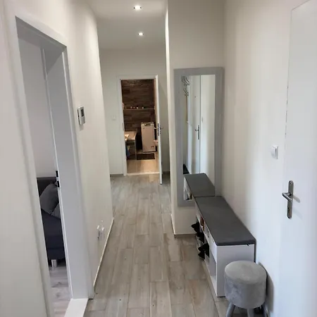 Above アパート *